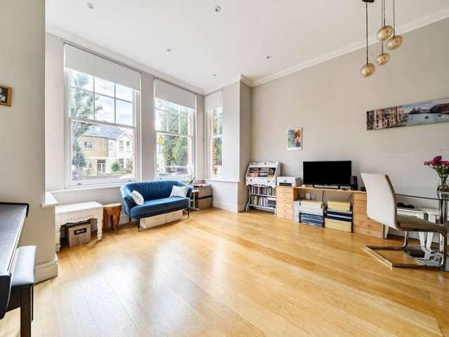 Flat for sale in London Borough of Ealing, Greater London