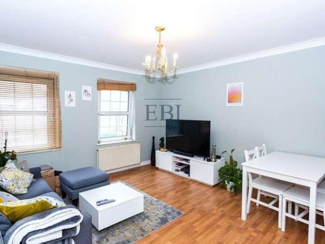 Flat for sale in E14, Cat Hill