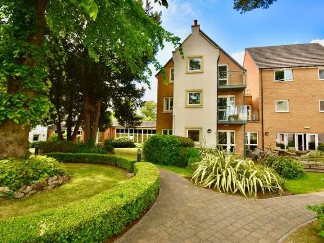 Flat for sale in Kingsthorpe, Northamptonshire