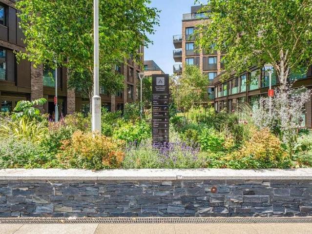 Flat for sale in London Borough of Lewisham, New Cross