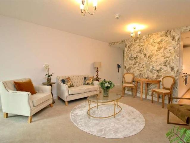 Flat for sale in Seaford, Iford