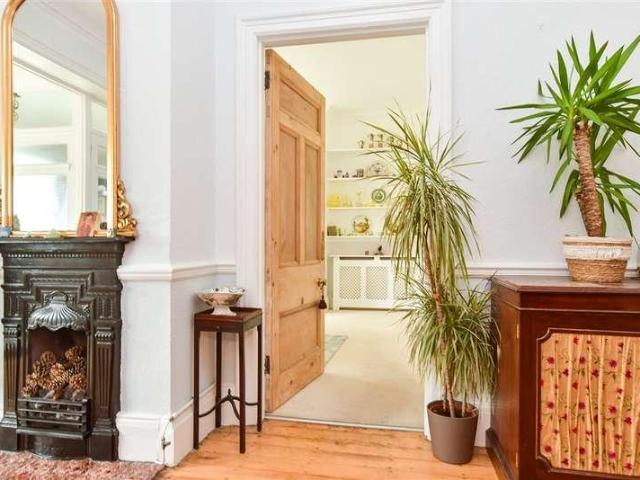 Flat for sale in Littlehampton, Arun