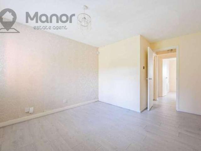 Flat for sale in Beckton, Greater London