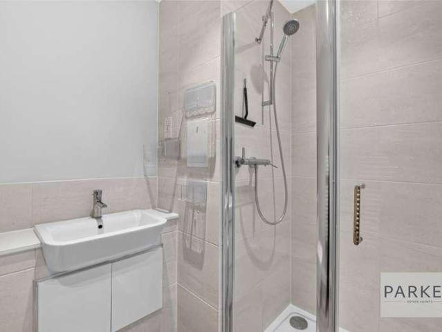 Flat for sale in Greater London