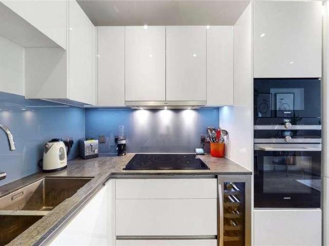 Flat for sale in Hoxton, Greater London