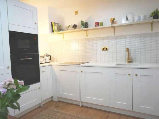 Flat for sale in Becontree, Greater London