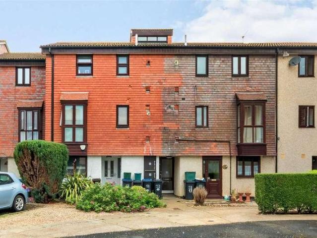 Flat for sale in London Borough of Merton, Greater London