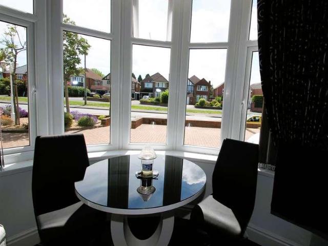 Flat for sale in Halesowen, West Midlands