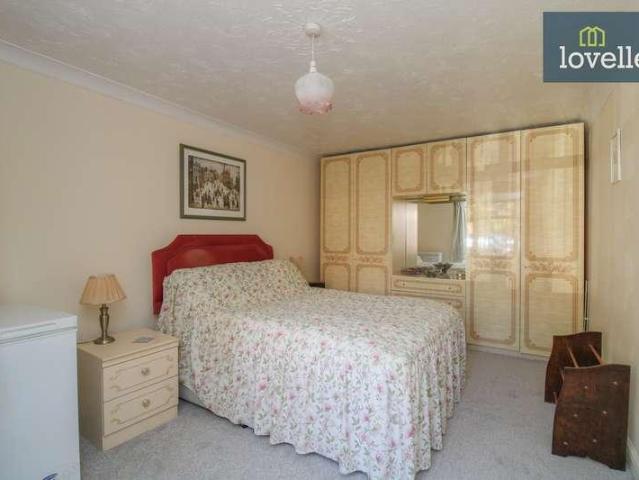 Flat for sale in Grimsby, Wellow