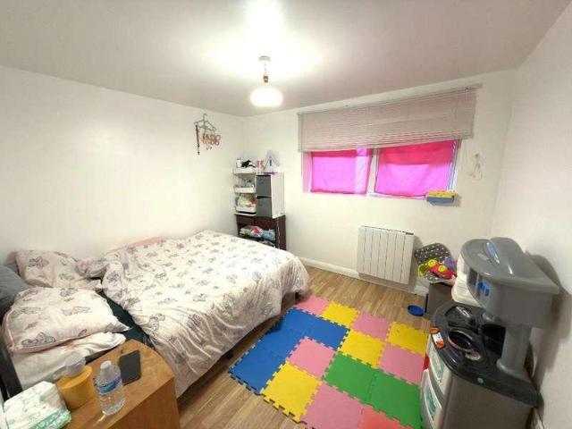 Flat for sale in Spring Park, Luton