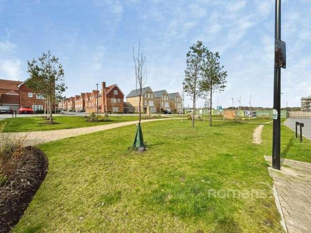 Flat for sale in Fleet, Hart