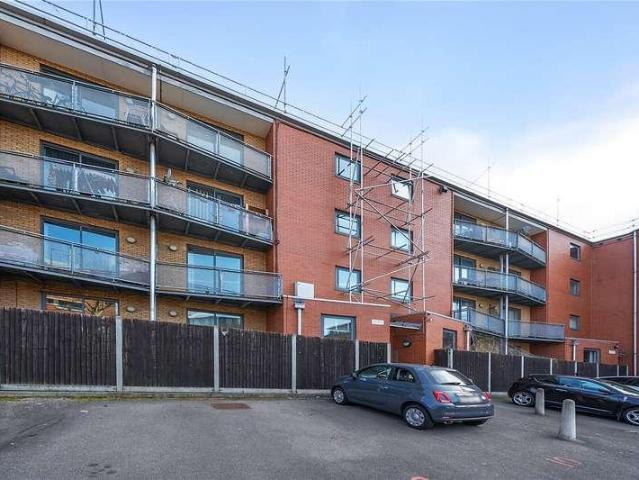 Flat for sale in Limehouse, Greater London