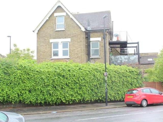 Flat for sale in London Borough of Croydon, Selhurst