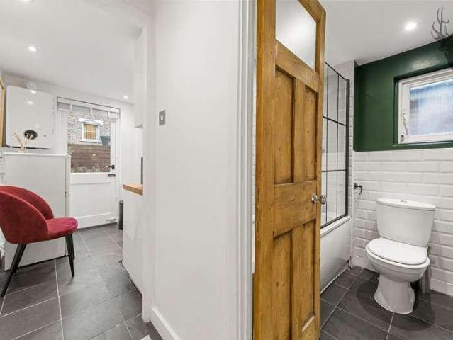 Flat for sale in Stepney, Greater London