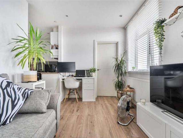 Flat for sale in Walton, Aylesbury