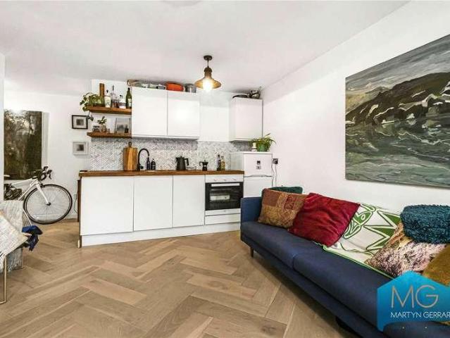 Flat for sale in Gospel Oak, Greater London