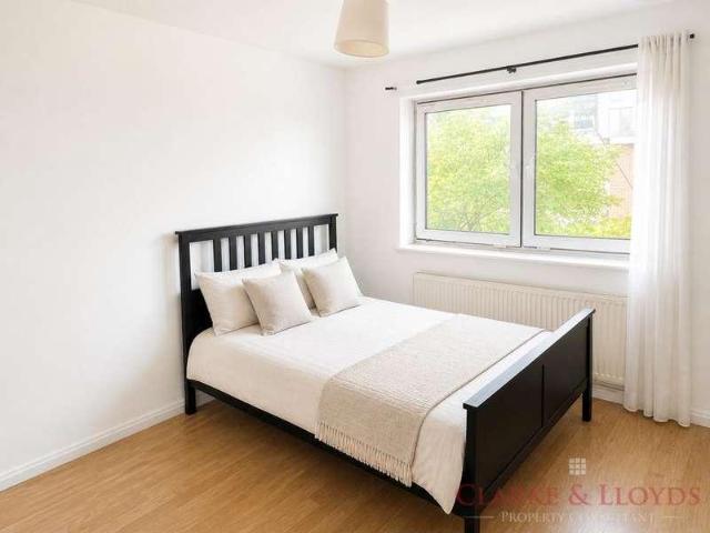 Flat for sale in Gascoigne Estate, Greater London