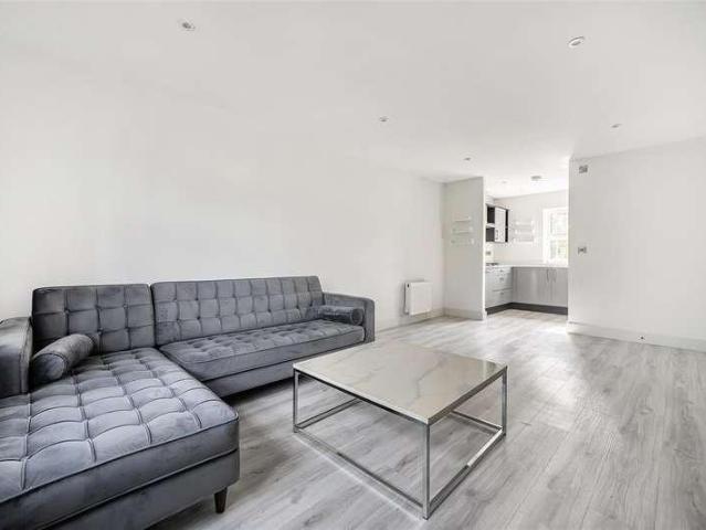 Flat for sale in Buckler's Park, Crowthorne