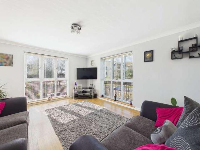 Flat for sale in Worthing, West Sussex