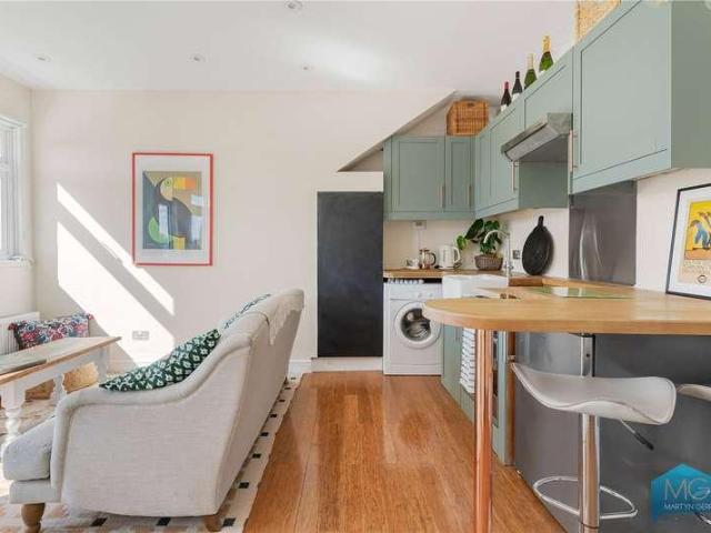 Flat for sale in Gospel Oak, Greater London