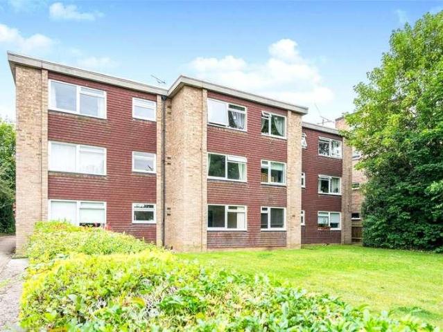 Flat for sale in Carshalton Beeches, Greater London