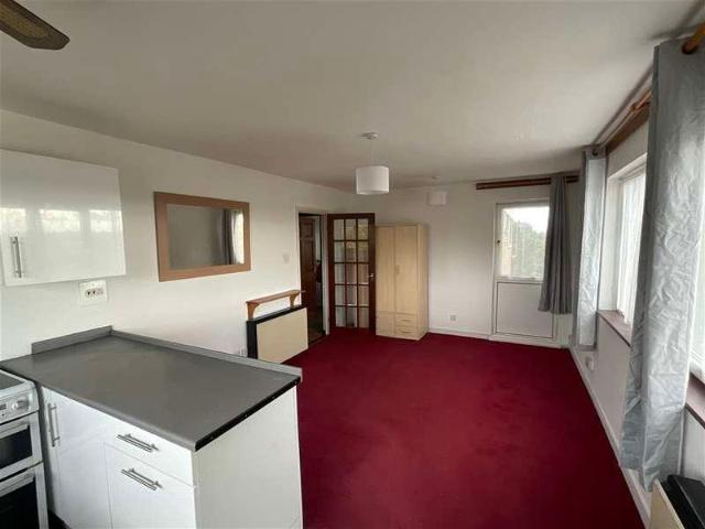 Flat for sale in Vange, Essex