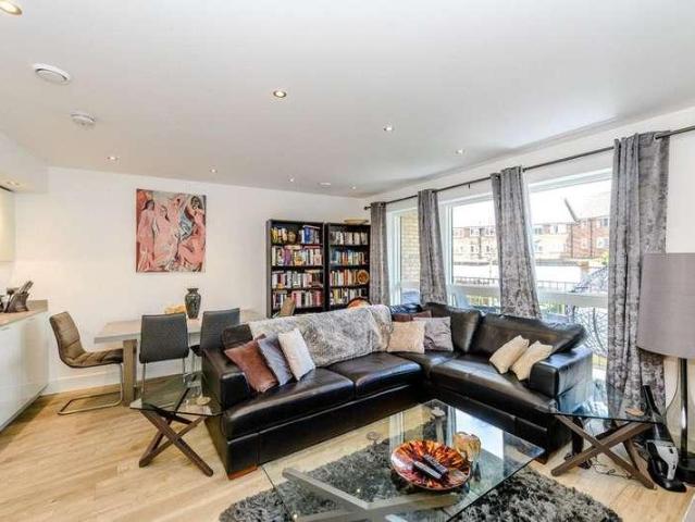 Flat for sale in Kenton, Greater London