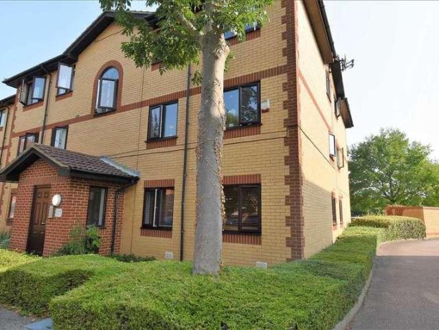 Flat for sale in Fleet Estate, Monks Orchard