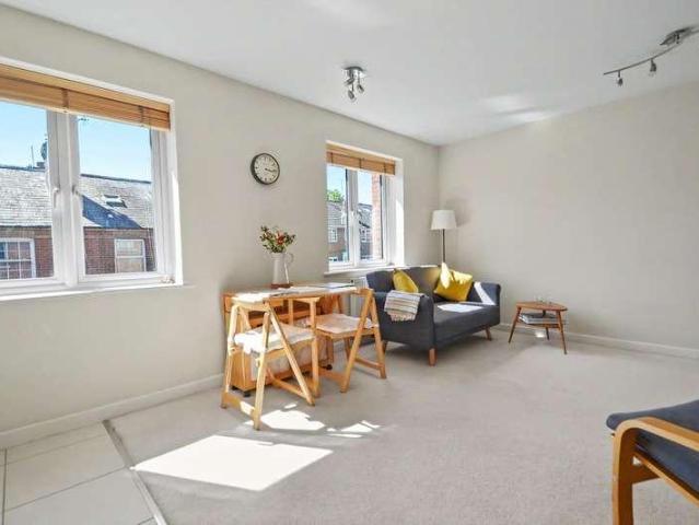 Flat for sale in Hampshire