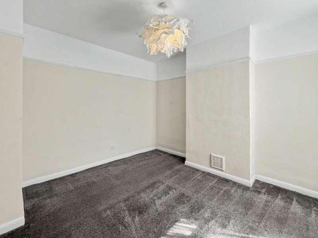 Flat for sale in Hackbridge, Greater London