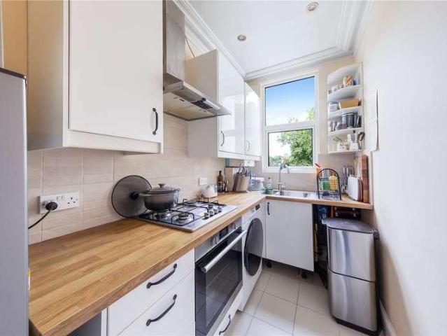 Flat for sale in Beckenham, Elmers End