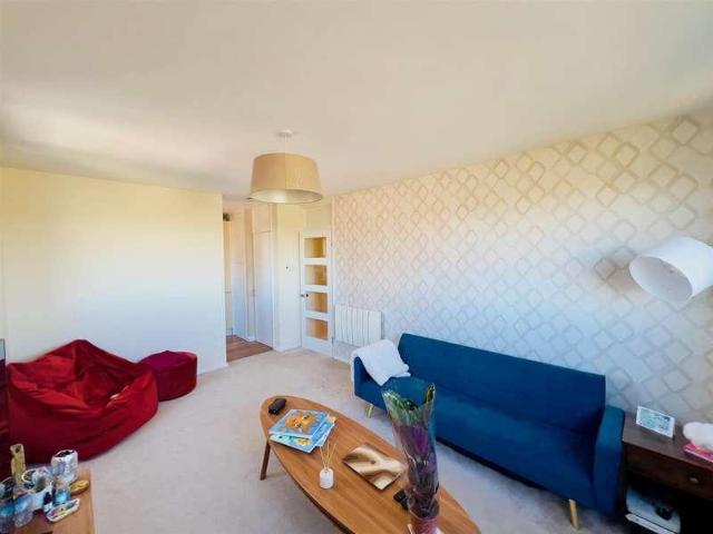 Flat for sale in Beckenham, New Beckenham