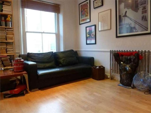 Flat for sale in Falcon Estate, Greater London