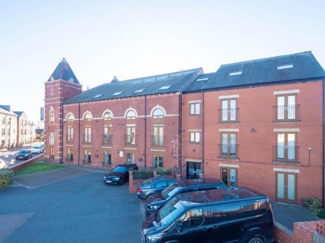 Flat for sale in Armley, West Yorkshire