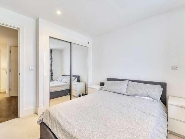 Flat for sale in Little Stanmore, Greater London