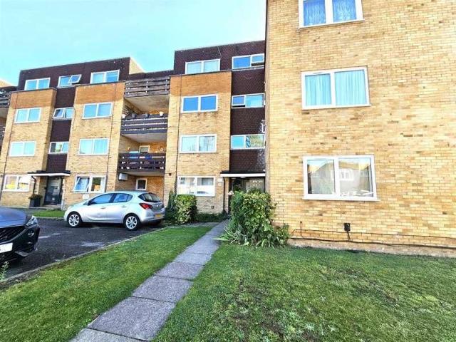 Flat for sale in Little Stanmore, Greater London