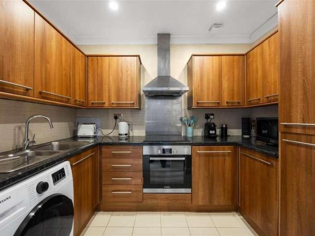 Flat for sale in Belsize Park, Greater London