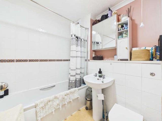 Flat for sale in New Town, Horsham