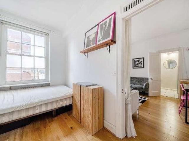 Flat for sale in Bayswater, Greater London