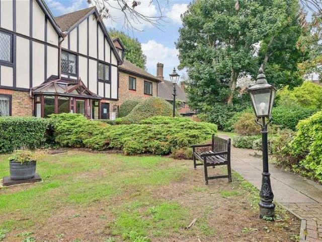Flat for sale in Reigate, Reigate and Banstead