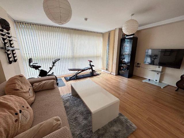 Flat for sale in Calderstones