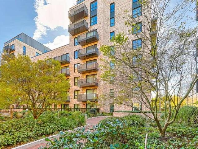 Flat for sale in London Borough of Ealing, Greater London