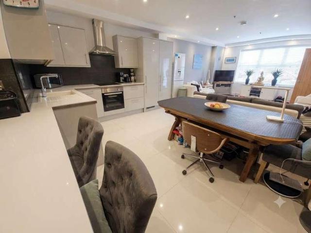Flat for sale in Alton Barnes, Essex