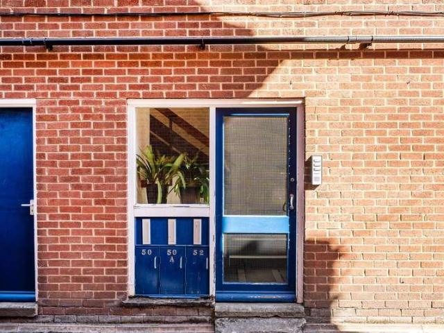 Flat for sale in Oxted, Hillview