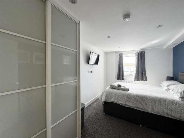 Flat for sale in Newquay, Cornwall