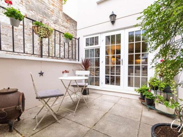Flat for sale in Golden Valley, Gloucestershire