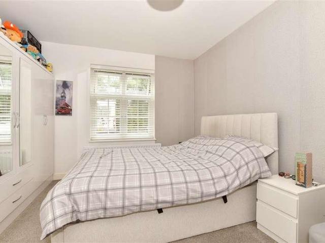 Flat for sale in Midway, Kent