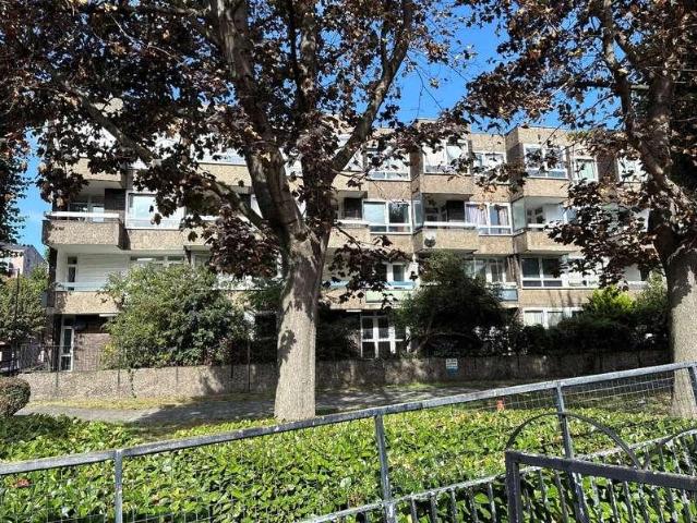 Flat for sale in South Bermondsey, Greater London