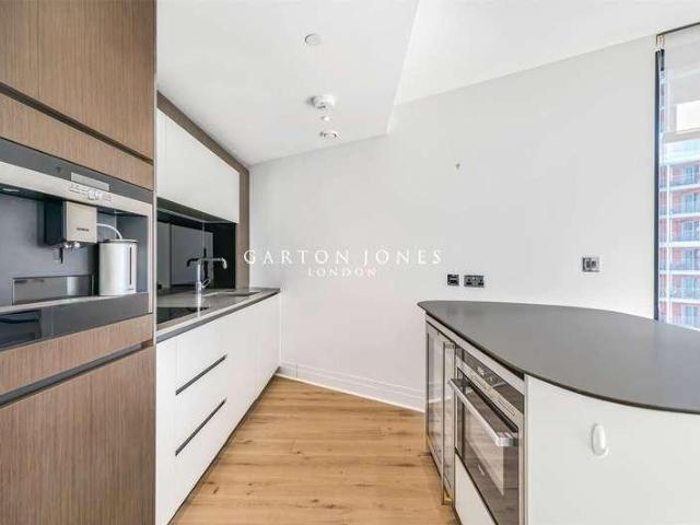 Flat for sale in Nine Elms, Greater London