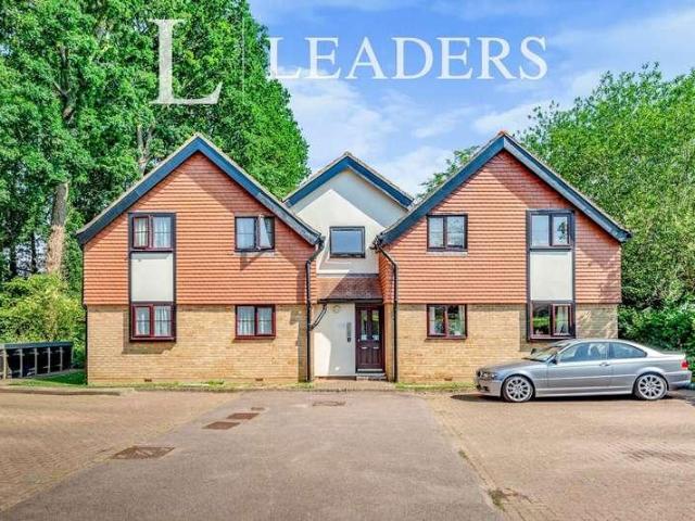Flat for sale in Burstow, Hillview